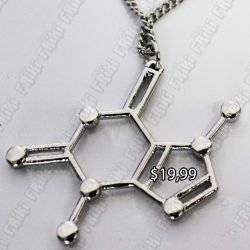 Collar Varios Fórmula química Ecuador Comprar Venden, Bonita Apariencia perfecta para lucir, practica, Hermoso material de bronce niquelado Color como en la imagen Estado nuevo